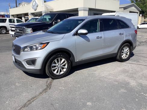 Used 2018 Kia Sorento LX AWD/4WD image 16