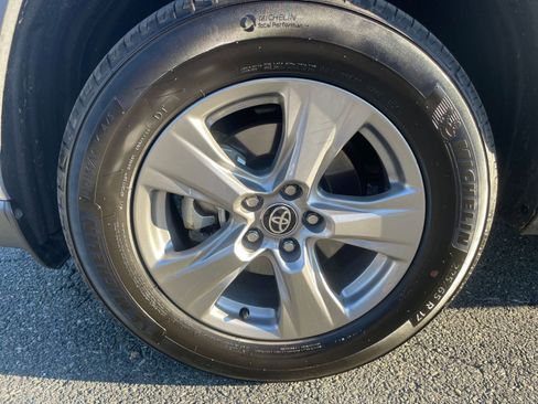 Used 2025 Toyota RAV4 LE image 29