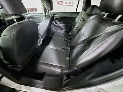 Used 2018 Volkswagen Tiguan SE w/ Panoramic Sunroof Package AWD/4WD image 27