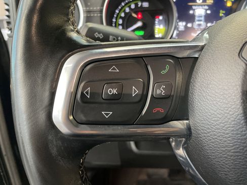 Used 2022 Jeep Wrangler Unlimited Sahara w/ Cold Weather Group AWD/4WD image 19