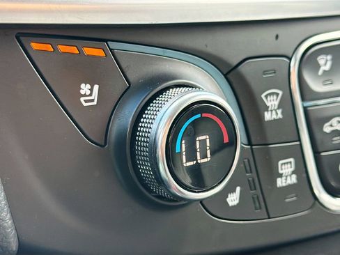 Used 2019 Chevrolet Traverse Premier image 21