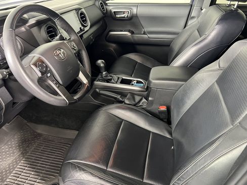 Used 2023 Toyota Tacoma TRD Sport image 4