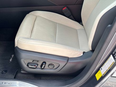 Used 2025 Lexus RX 450h AWD w/ Luxury Package image 21
