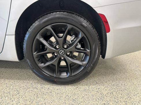 New 2026 Chrysler Pacifica Limited w/ S Appearance Package image 9