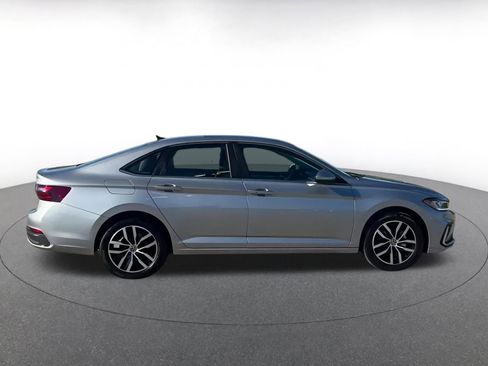 Used 2025 Volkswagen Jetta SE image 15