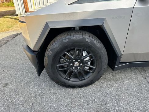 Used 2024 Tesla Cybertruck AWD Crew Cab image 12