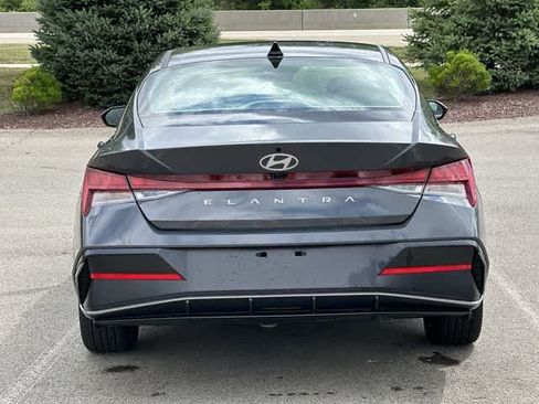 Used 2024 Hyundai Elantra SEL w/ Convenience Package FWD image 4