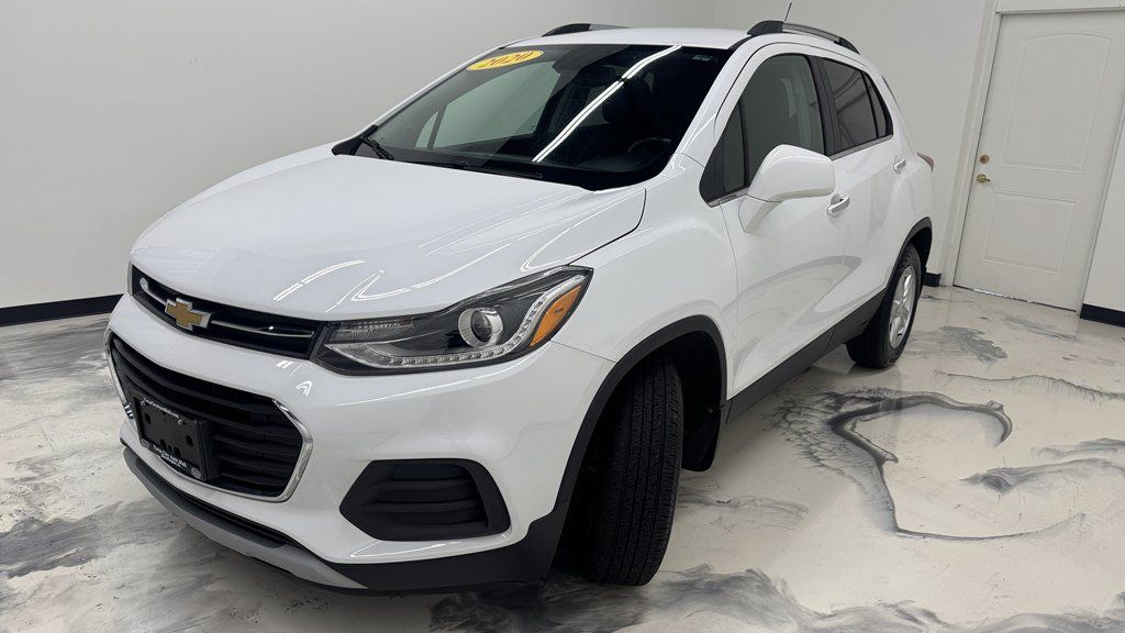 Used 2020 Chevrolet Trax LT w/ LT Convenience Package FWD image 3