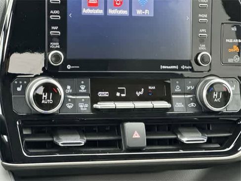 Used 2022 Toyota Highlander XLE image 15