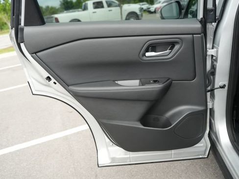 Used 2025 Nissan Rogue SV FWD image 16