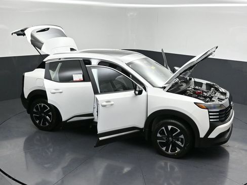 New 2026 Nissan Kicks SV w/ SV Premium Package AWD/4WD image 29