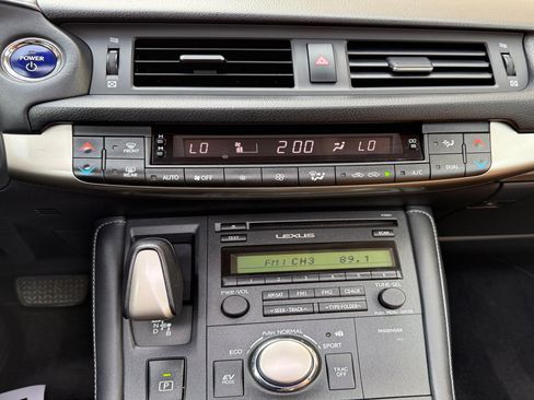 Used 2015 Lexus CT 200h image 28