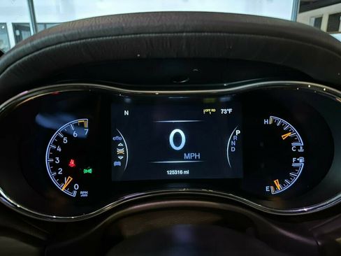 Used 2020 Jeep Grand Cherokee Overland AWD/4WD image 18