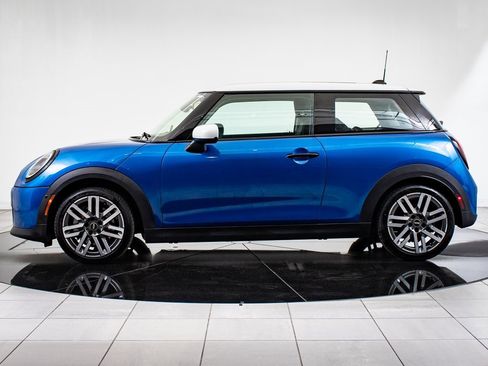 Certified 2025 MINI Cooper 2-Door Hardtop image 5