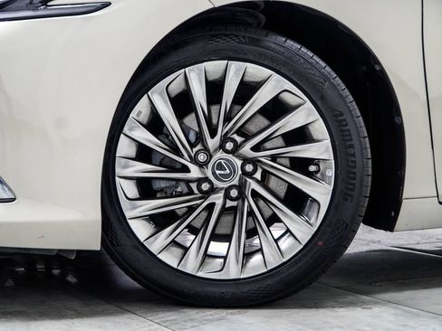 Used 2022 Lexus ES 350 Ultra Luxury w/ Accessory Package 2 FWD image 6