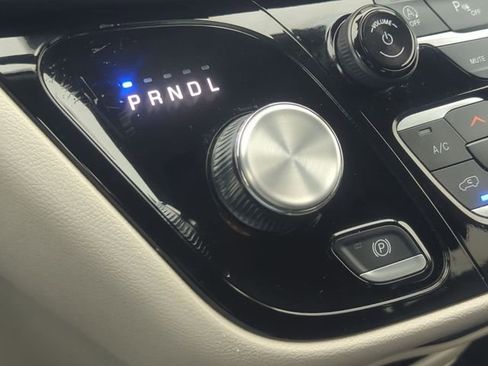 Used 2024 Chrysler Pacifica Touring-L image 20