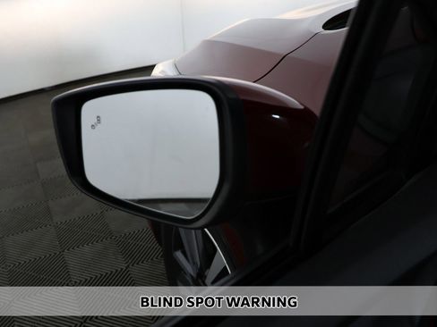 Used 2021 Nissan Versa SV image 3