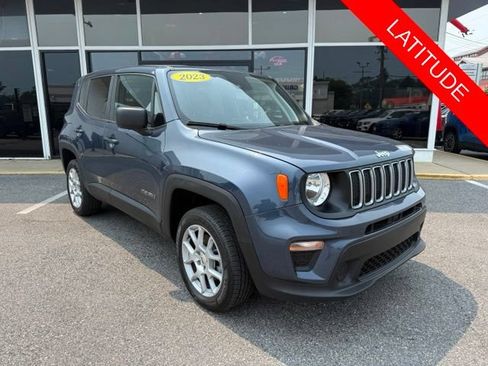 Used 2023 Jeep Renegade Latitude AWD/4WD image 3