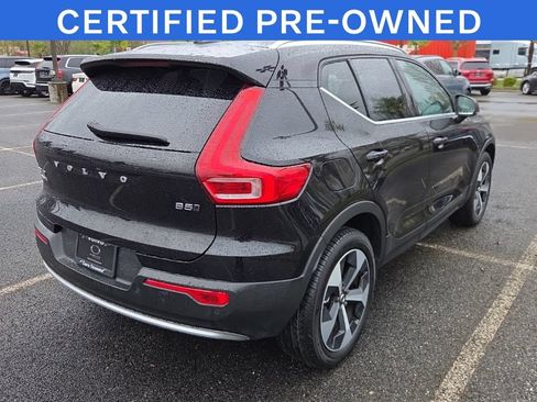 Certified 2025 Volvo XC40 B5 Core AWD/4WD image 2