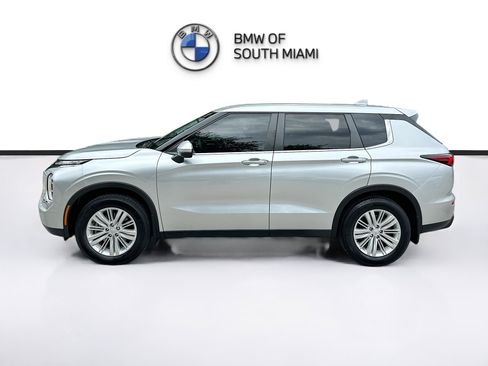 Used 2023 Mitsubishi Outlander ES FWD image 4