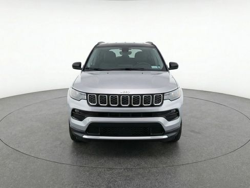 Used 2025 Jeep Compass Limited image 2