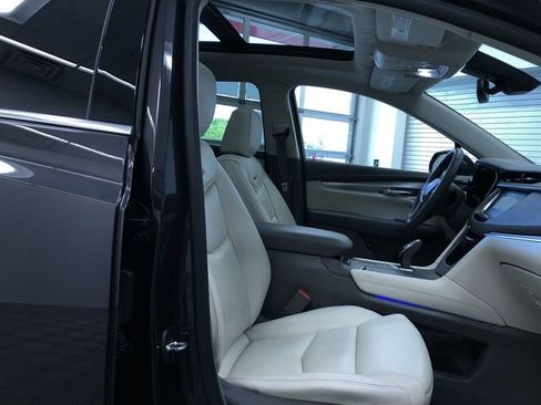 Used 2017 Cadillac XT5 Luxury w/ Driver Awareness Package AWD/4WD image 23