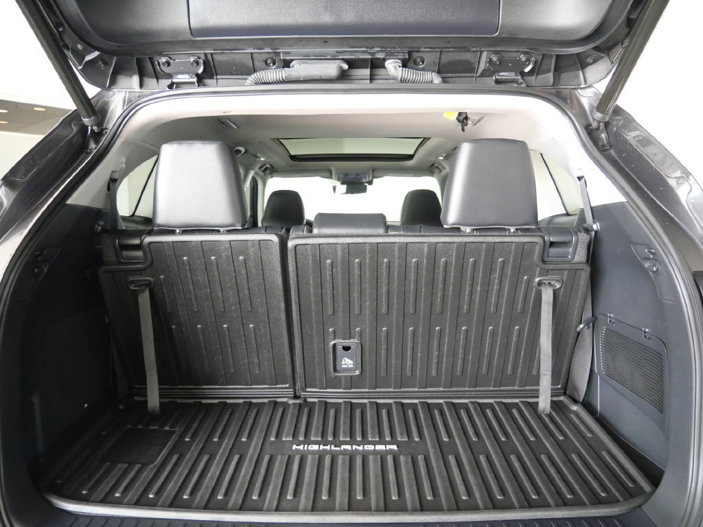 Used 2023 Toyota Highlander Platinum AWD/4WD image 32