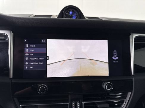 Certified 2024 Porsche Macan AWD/4WD image 30