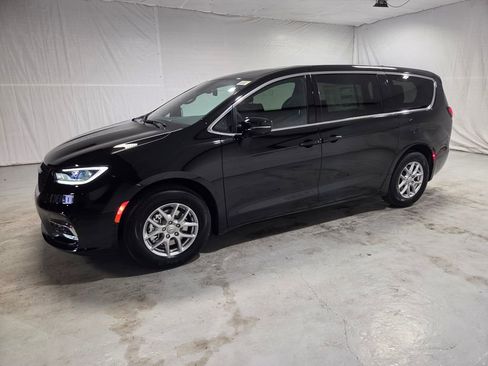 New 2026 Chrysler Pacifica Select FWD image 16