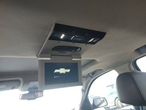 Used 2018 Chevrolet Suburban Premier image 19