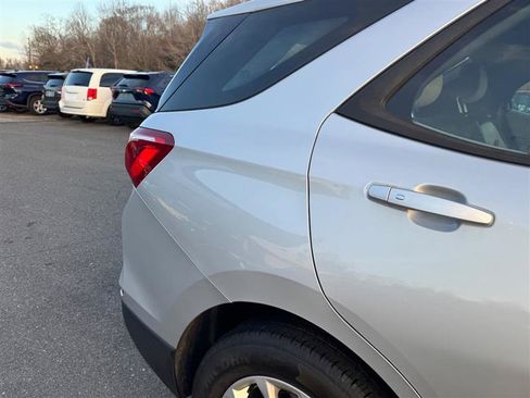 Used 2018 Chevrolet Equinox LS image 24