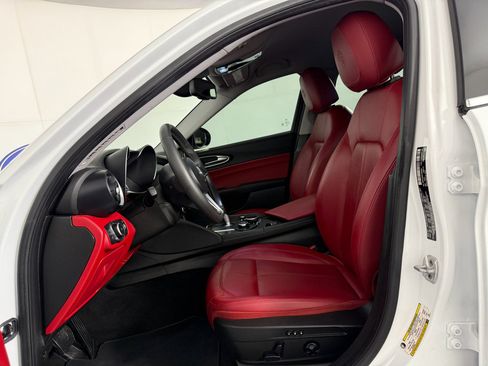 Used 2018 Alfa Romeo Giulia image 16