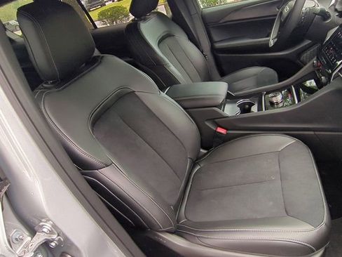 New 2025 Jeep Grand Cherokee L Altitude image 40