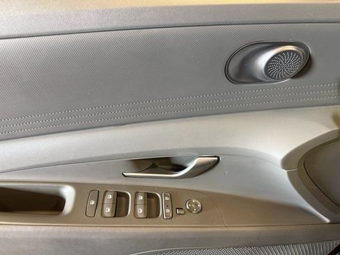 Used 2023 Hyundai Elantra SEL image 18