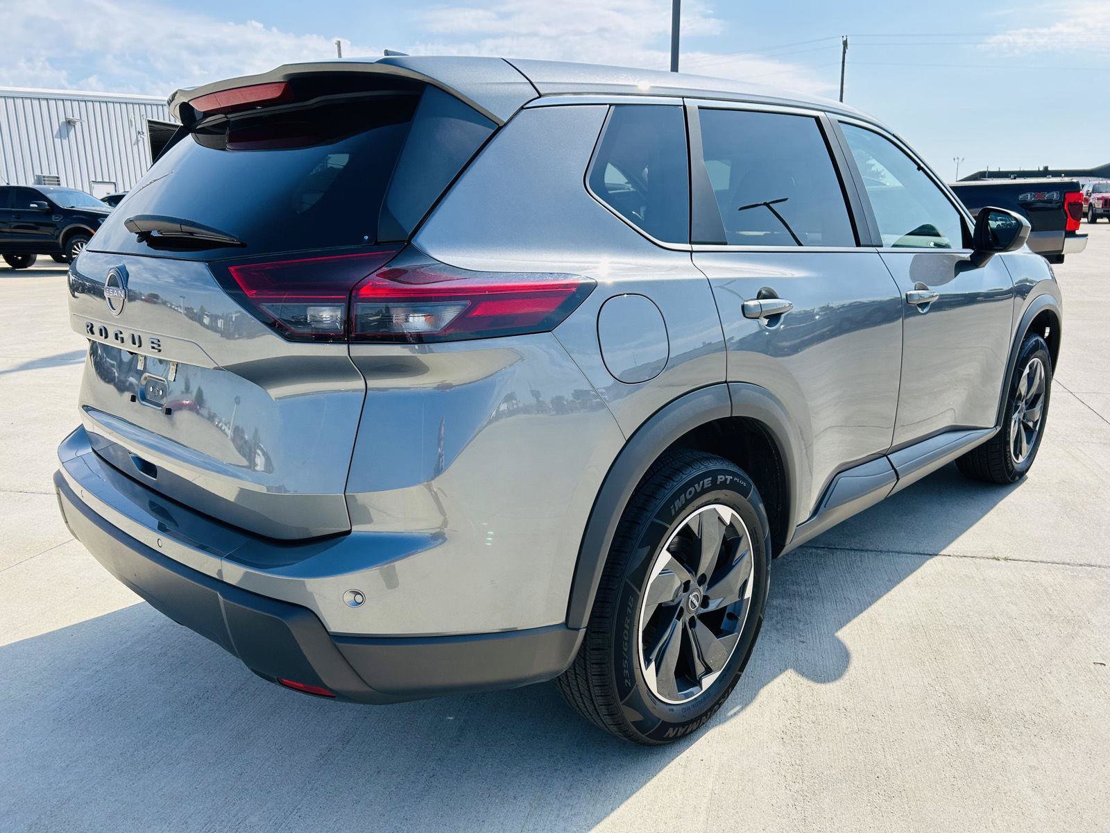 Used 2025 Nissan Rogue SV FWD image 36