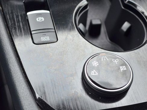 Used 2024 Nissan Rogue S image 28