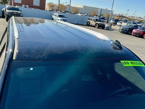 Used 2021 GMC Yukon XL Denali image 12