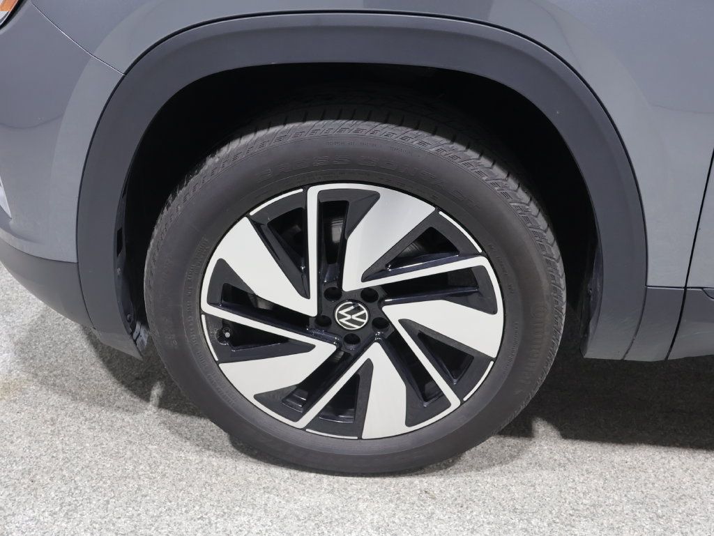 Used 2025 Volkswagen Atlas SE AWD/4WD image 8