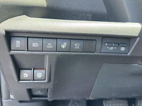 Used 2025 Toyota Sienna Platinum AWD/4WD image 21