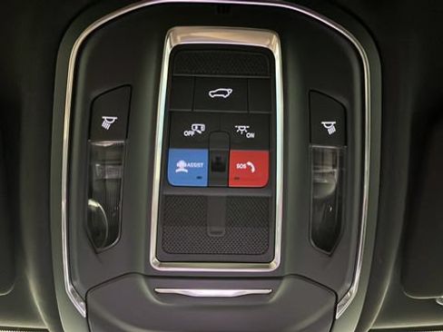 Used 2025 Jeep Grand Cherokee Limited AWD/4WD image 31