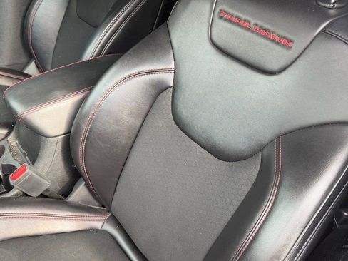 Used 2022 Jeep Cherokee Trailhawk image 9