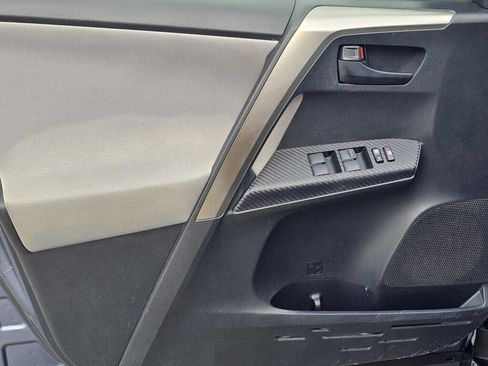 Used 2014 Toyota RAV4 LE image 14