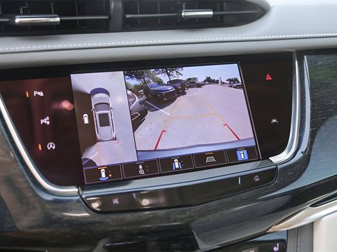 Used 2022 Cadillac XT6 Premium Luxury w/ Technology Package image 17