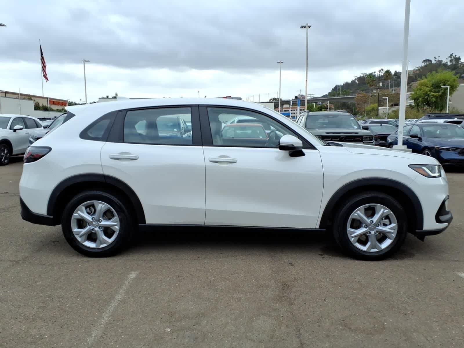 Used 2025 Honda HR-V LX image 4