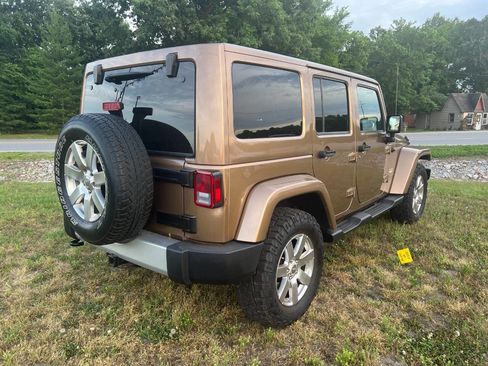 Used 2015 Jeep Wrangler Unlimited Sahara w/ Max Tow Package AWD/4WD image 3