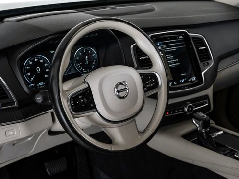 Used 2020 Volvo XC90 T5 Momentum image 15