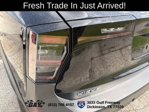 Used 2025 Nissan Kicks SV w/ Charging Package FWD image 11
