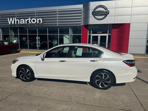 Used 2017 Honda Accord EX image 7