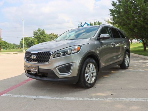 Used 2017 Kia Sorento FWD image 3