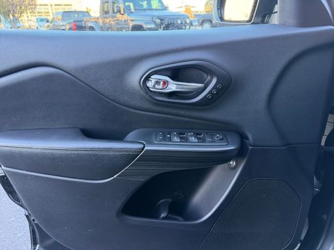 Used 2015 Jeep Cherokee Limited w/ Luxury Group image 13